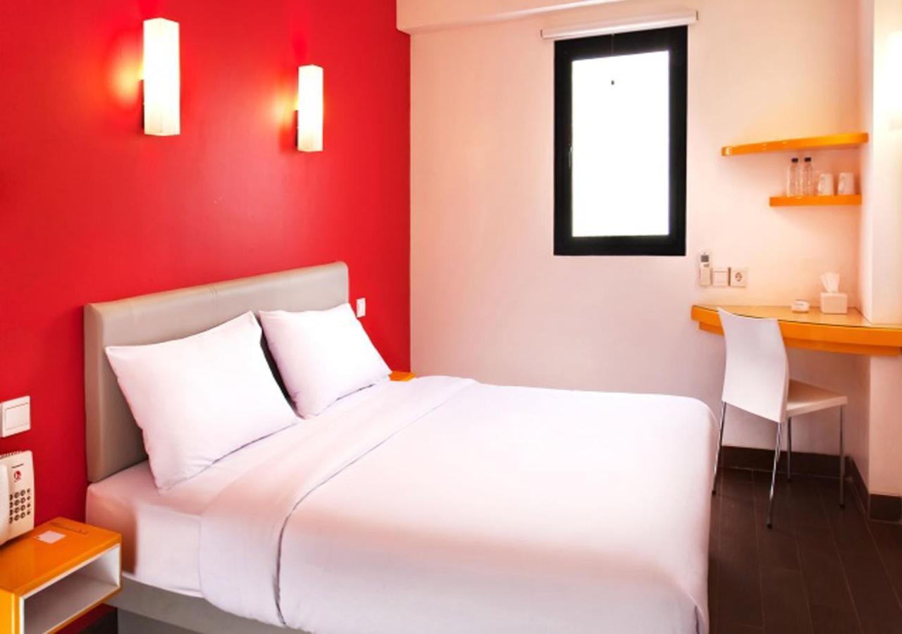 Amaris Hotel Ambon Exterior photo