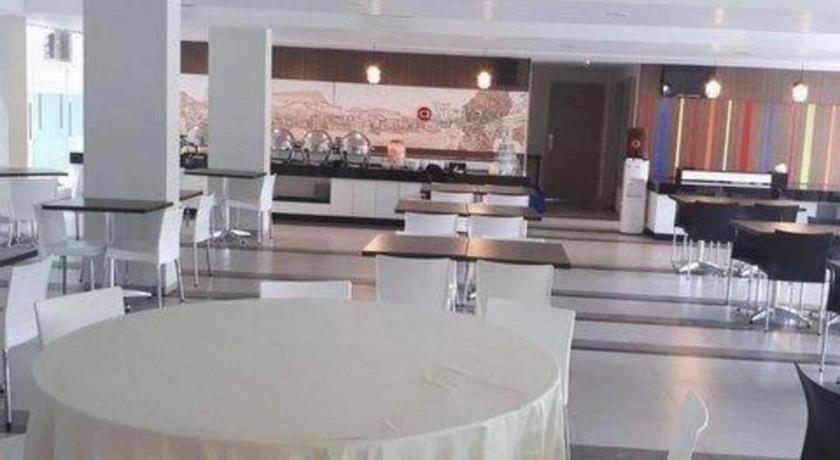 Amaris Hotel Ambon Exterior photo