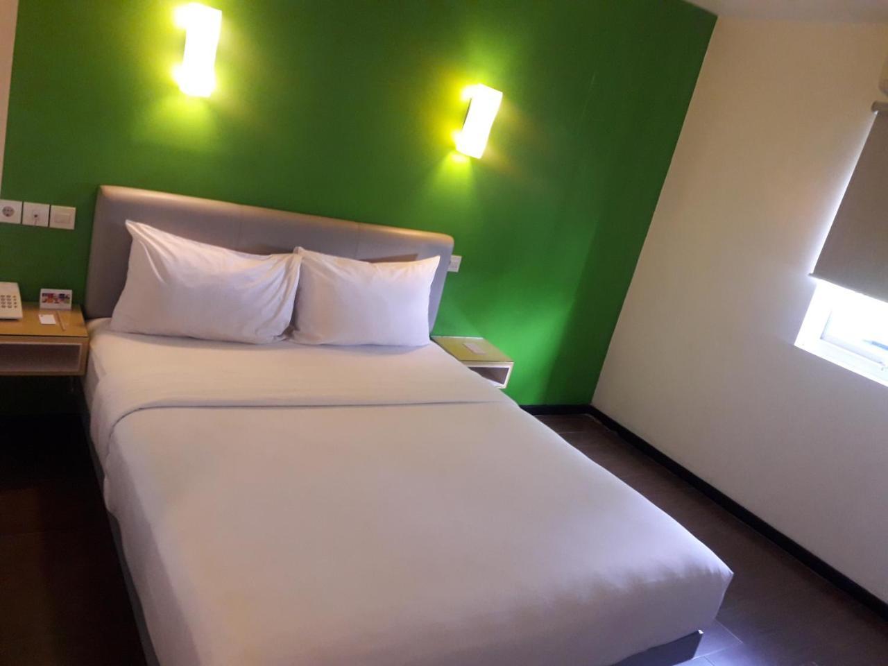 Amaris Hotel Ambon Exterior photo